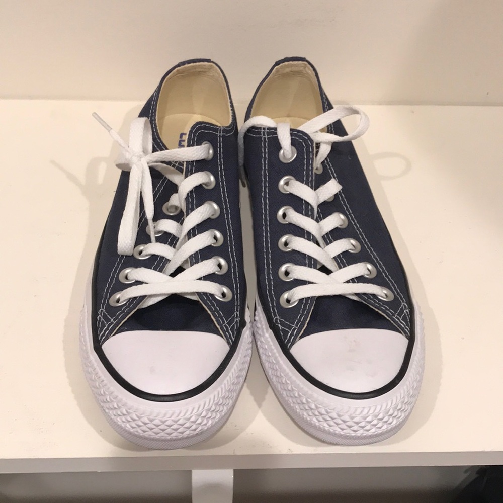 Converse Chuck Taylor low top, size 7